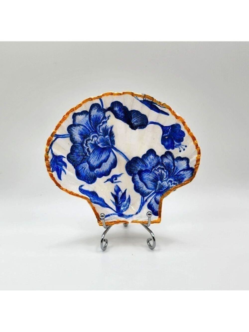Decoupage Scalloped shell Blue flowers